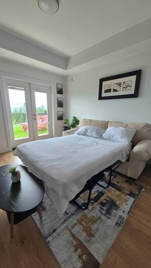 Room - Elevated Horizon Retreat (Chilliwack)
