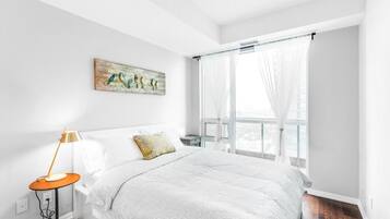 Deluxe Apartment, Balcony, City View | Soundproofing, iron/ironing board, free WiFi