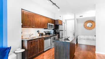 Deluxe Apartment, Balcony, City View | Private kitchen