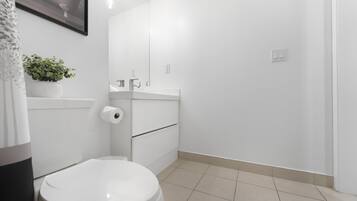 Suite | Bathroom