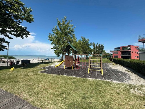 Holiday apartment right on the water with private beach, Wi-Fi and air conditioning