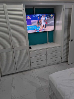 3 Schlafzimmer, Zimmersafe, Schreibtisch, Bügeleisen/Bügelbrett