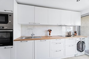 Kühlschrank, Mikrowelle, Ofen, Geschirrspüler