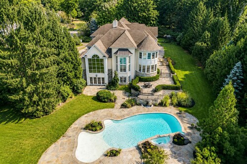 Hunter Ridge Luxury Estate, 6-bedroom estate, Pool, Theater, Gym