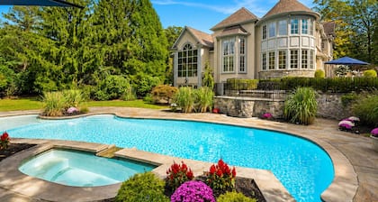 Hunter Ridge Luxury Estate, 6-bedroom estate, Pool, Theater, Gym
