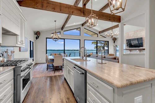 4BR Lakefront Escape for 12 w Hot Tub & Patios!