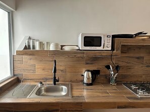 Microwave, coffee/tea maker, cookware/dishes/utensils - 🏙️ EXECUTIVE APARTMENT FOR RENT | 2 BEDROOMS | CENTRAL LOCATION (Chihuahua)