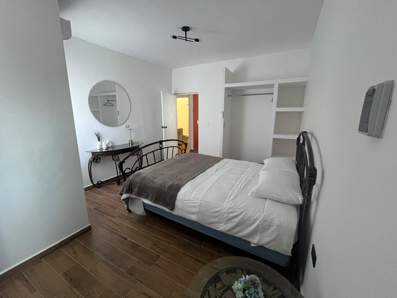 2 chambres, fer et planche à repasser, accès au Wi-Fi (inclus)