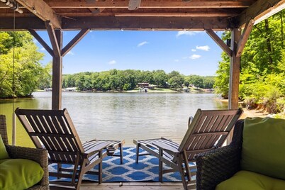 Sunset Cove Stay with Hot Tub • Lakefront • Movie Room