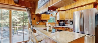 Four Season Maine Cabin: Walk to Lake & Mooring; close to ski