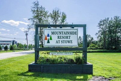 A welcoming space in the heart of Stowe to relax after a day of adventure