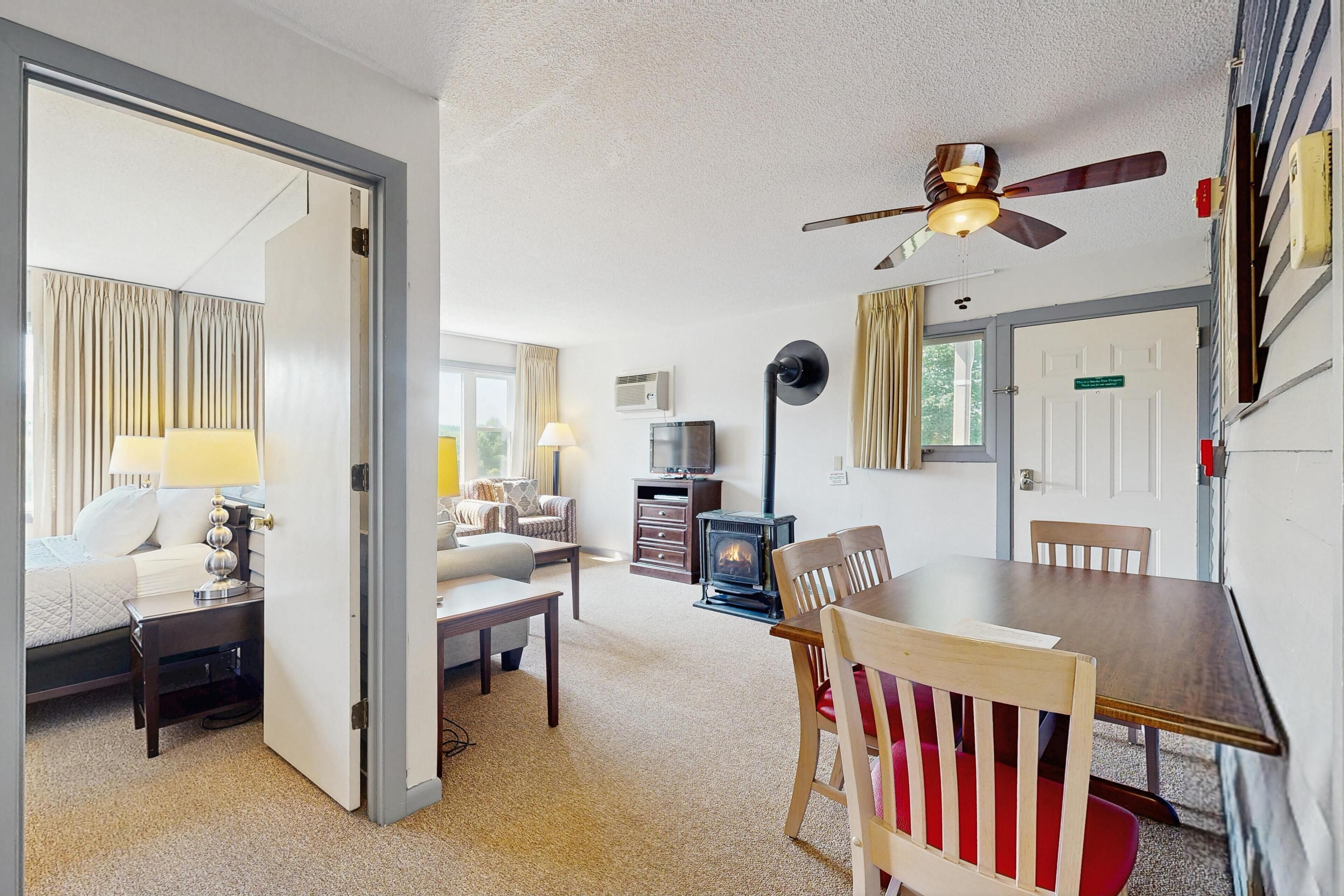 A Welcoming Space In The Heart Of Stowe To Relax After A Day Of Adventure - Stowe, VT