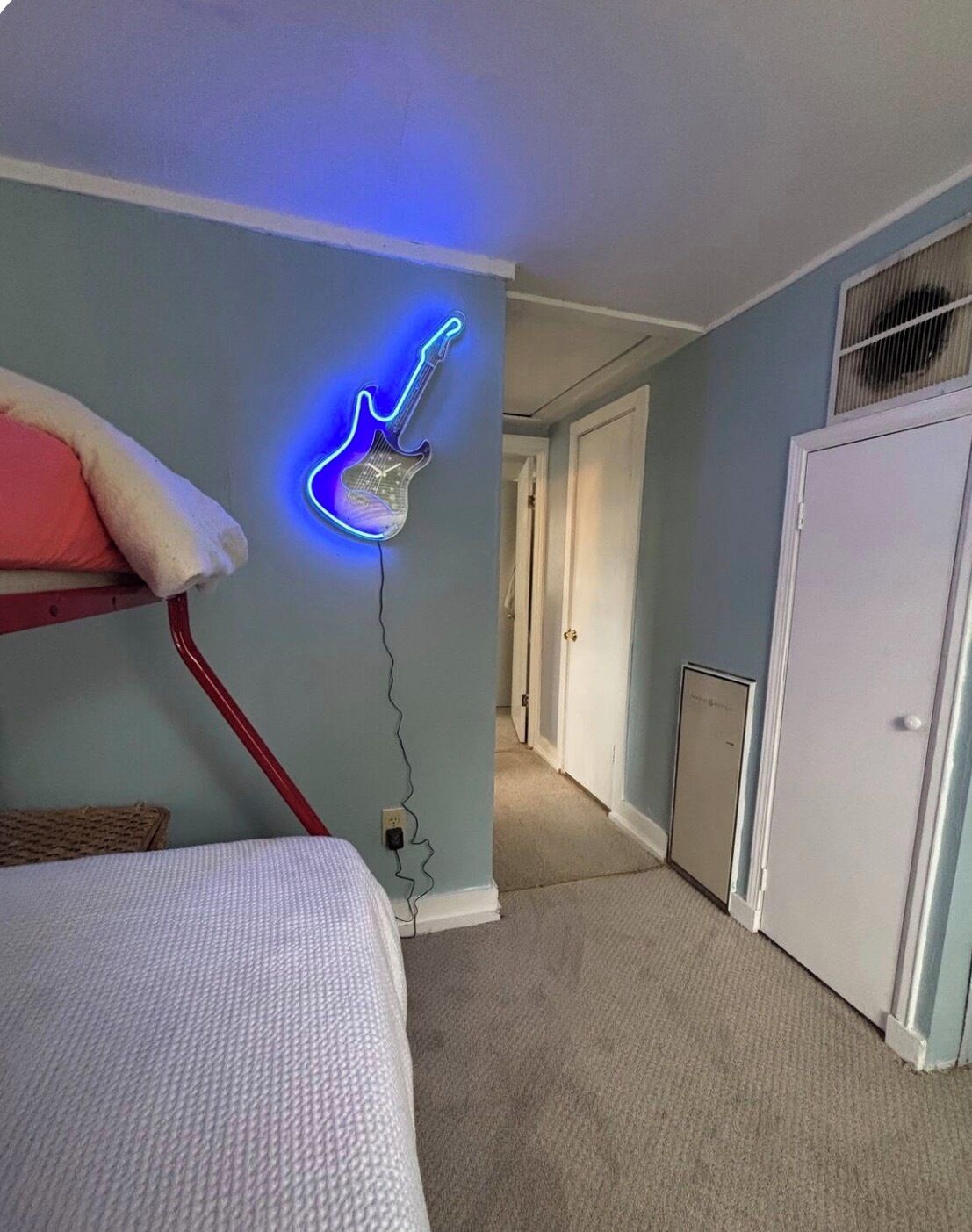 2 bedrooms, bed sheets