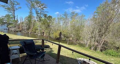 Serene 2-bedroom fisherman shack in Hertford --perfect for a quiet getaway