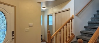 Charming 2-bdrm townhome in Silverdale Minutes from town, Hospital & Navy base