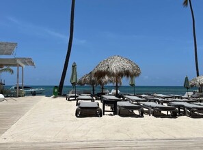 House - Beach Condo 2 Pools Walk to Beach Bars Eats (Punta Cana)