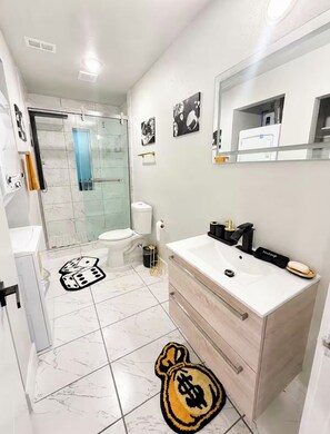 Hair dryer, towels, soap, toilet paper - Royal Flush Casino Escape
Modern Luxury Getaway (Dallas)