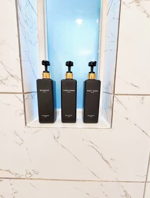 Hair dryer, towels, soap, toilet paper - Royal Flush Casino Escape
Modern Luxury Getaway (Dallas)