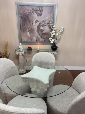 Interior - Whiterock Explorer Suite
Clean, Quiet and central location (Surrey)