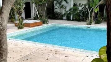 Piscine extérieure
