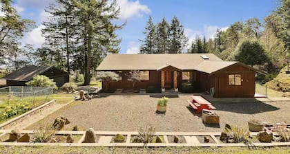 Forest Retreat in Entire 3BR Upper Home in Colwood