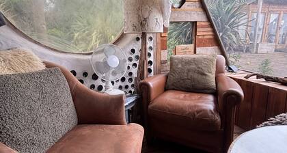 Private Cosy Cabin with sea view sleeps 2