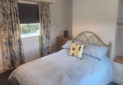 1 Bed Georgian Apartment - Garden - Pets Welcome