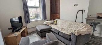 1 Bed Georgian Apartment - Garden - Pets Welcome