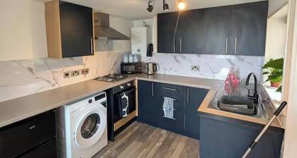 1 Bed Georgian Apartment - Garden - Pets Welcome