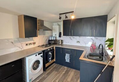 1 Bed Georgian Apartment - Garden - Pets Welcome