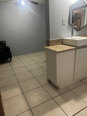 Bathroom - Cozy studio in serene Fort Myers with refreshing AC (Fort Myers)