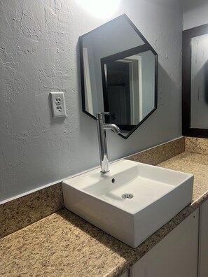 Bathroom - Cozy studio in serene Fort Myers with refreshing AC (Fort Myers)