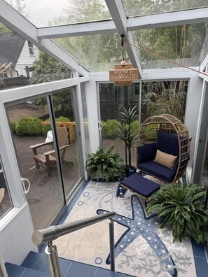 Interior - Bella Azul - Charming Home Minutes from Campus (Eugene)