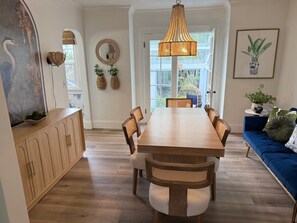 Interior - Bella Azul - Charming Home Minutes from Campus (Eugene)