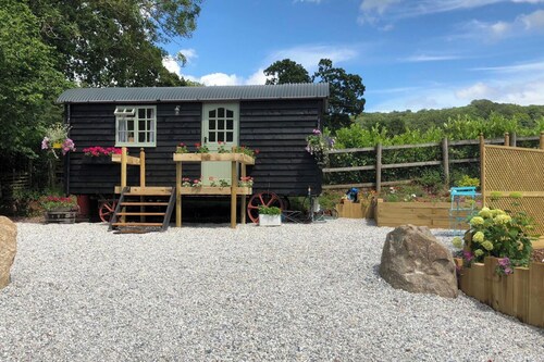 Luxury hand built shepherd hut in Sidmouth