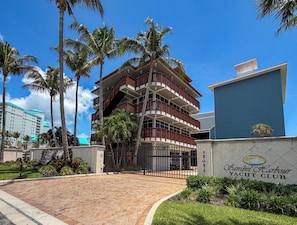 Exterior - Punta Rassa 3-506: Spectacular views and the comforts of home. A spacious corner condo! (Fort Myers)