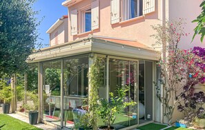 Property grounds - Cozy home in La Ciotat with swimming pool (La Ciotat)