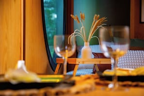 Food and drink - Award-Winning Cabin Sauna Hot Tub Outdoor Shower (Paris)