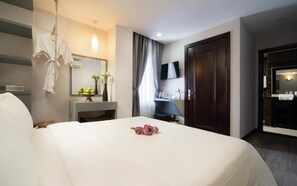 Superior Double Room, Balcony, City View | Free WiFi - F L G hotel (Phnom Penh)