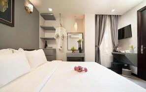 Superior Double Room, Balcony, City View | Free WiFi - F L G hotel (Phnom Penh)