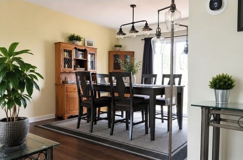 Escape to Serenity – Spacious 2-Bedroom Upper Unit