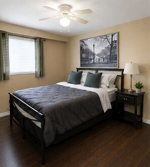 2 bedrooms, iron/ironing board, WiFi, bed sheets - Escape to Serenity – Spacious 2-Bedroom Upper Unit (Brighton)