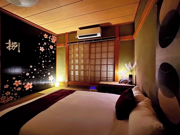 3 bedrooms, desk, iron/ironing board, travel cot - 【NEW OPEN】USJ・海遊館近く｜一棟貸切｜ダブルベッド5台｜最大10名｜駅まで徒歩6分！無料自転車貸出2台！ (大阪市)