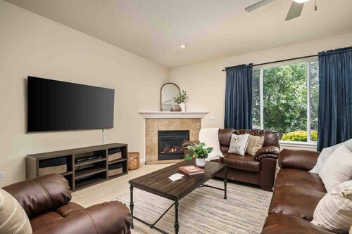 Relax, Shop & Explore from Updated Woodburn Home, Next to Outlets, Pet Friendly, Fenced Backyard