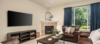 Relax, Shop & Explore from Updated Woodburn Home, Next to Outlets, Pet Friendly, Fenced Backyard