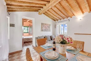Dining - Appartamento Bellavista with Panoramic View over Versilia, Seravezza, Italy (Seravezza)