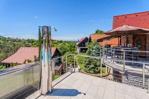 Outdoor dining - Grandpa's House With Pool, Gornja Stubica, Croatia (Gornja Stubica)