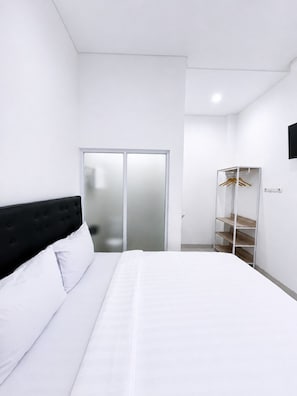 Family Quadruple Room | WiFi (free), bed sheets - Ars Inn Prime Maguwoharjo (Depok)
