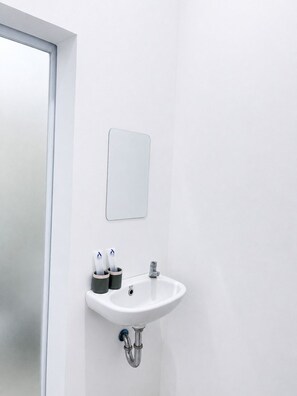 Superior Double Room | Bathroom - Ars Inn Prime Maguwoharjo (Yogyakarta)