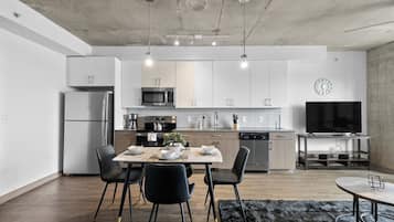 Refrigerador, microondas, horno, placa de cocina